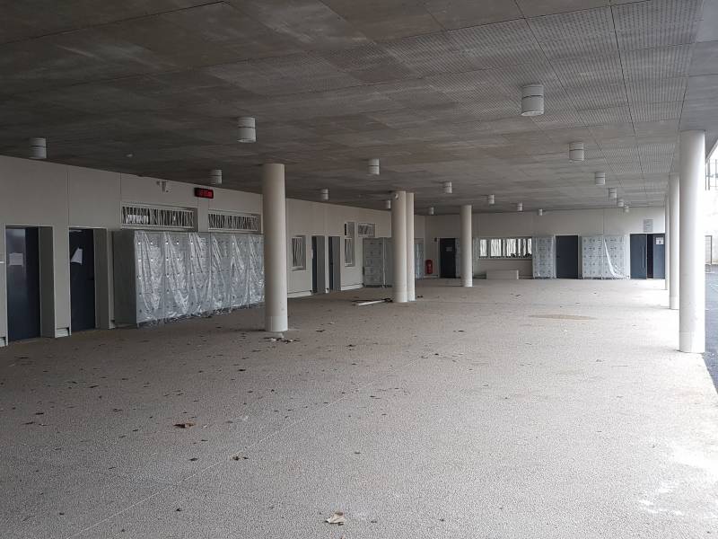 Préau - Vestiaires visitables - 2 colonnes - 5 casiers