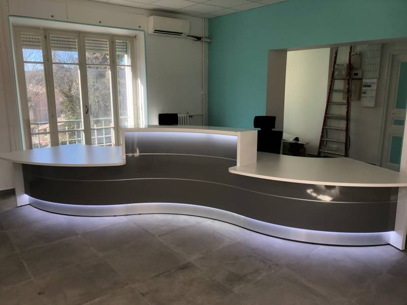 installation d'une banque d'accueil dans une entreprise à frejus dans le var