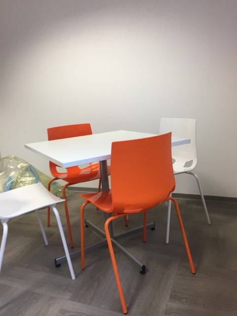 MOBILIER DESIGN POUR SALLE DE DETENTE - BUREAUX  - REGION PACA