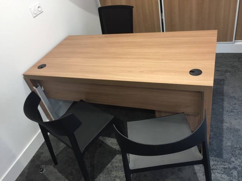 AMÉNAGEMENT DE BUREAUX ET SALLES DE RÉUNION POUR GROUPE D'AGENCES IMMOBILIÈRES À SAINT-RAPHAËL