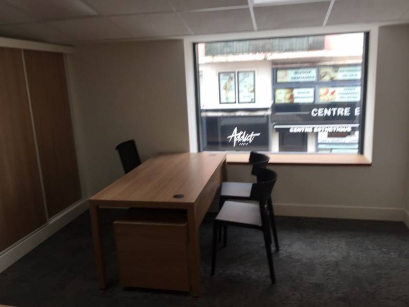 AMÉNAGEMENT DE BUREAUX ET SALLES DE RÉUNION POUR GROUPE D'AGENCES IMMOBILIÈRES À SAINT-RAPHAËL