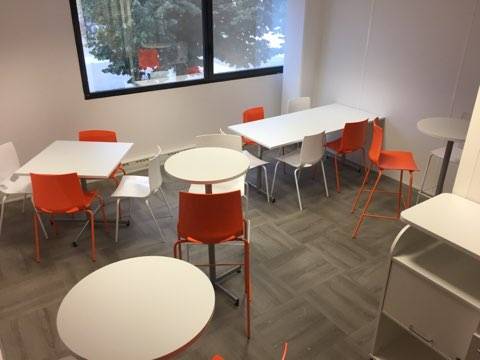 MOBILIER DESIGN POUR SALLE DE DETENTE - BUREAUX  - REGION PACA